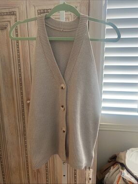 Commense Cream Button-Front Knit Vest